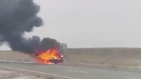 Diyarbakır'da seyir halindeki otomobil alev topuna döndü