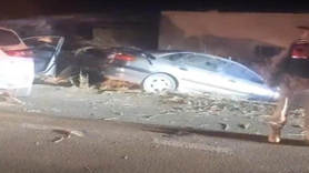 Şanlıurfa'da iki otomobil kafa kafaya çarpıştı