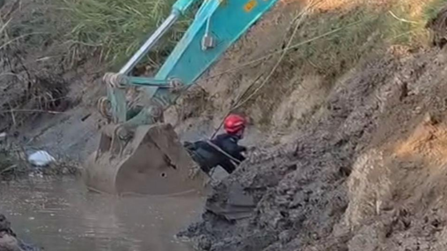 Dereye düşen çocuklardan biri hayatını kaybetti