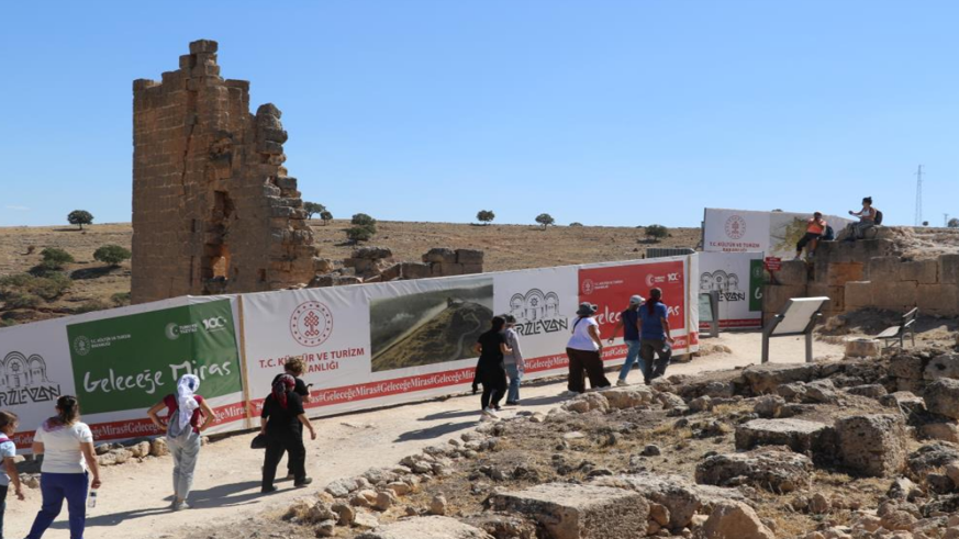 Bir yılda 400 bin kişi 3 bin yıllık kaleye çıktı