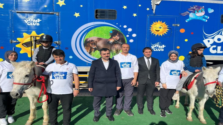 Dicle’de çocuklar pony atlarla buluştu