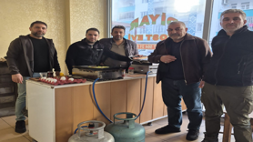 SOKAK SOKAK GEZİP PARTİLERİNİN İCRAATLARINI ANLATIYORLAR