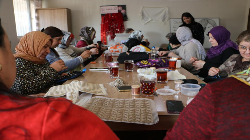 Kadınların el emeğiyle ürettikleri ürünler ilgi görüyor