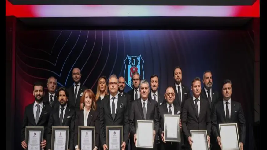 Serdal Adalı ve yönetimi, mazbatalarını aldı