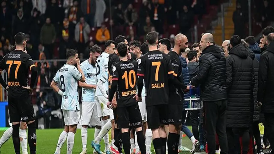 Mertens'in penaltı pozisyonunun VAR kayıtları açıklanacak