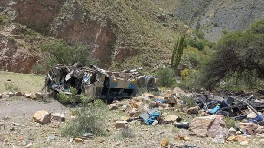 Otobüsün uçuruma yuvarlanması sonucu 31 kişi öldü