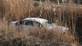 Virajı alamayan otomobil tarlaya uçtu