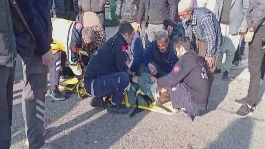 Yayaya çarpan sürücü esnaf tarafından darp edildi