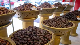 Ramazan ayının gözdesi hurma tezgahlardaki yerini aldı