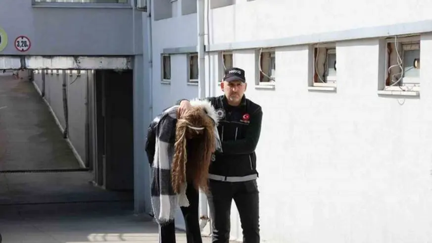 Kadın görünümlü erkek torbacı tutuklandı