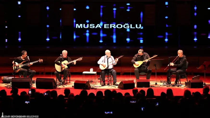 Musa Eroğlu, İzmir'de konser verdi