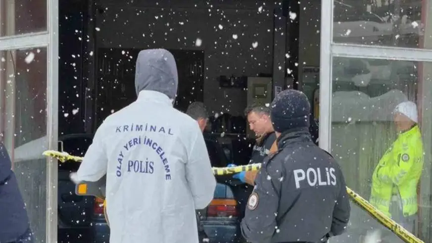 Oto tamir dükkanına park ettiği aracında ölü bulundu