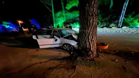 Ağaca çarpan otomobildeki 1 kişi öldü, 3 kişi yaralandı
