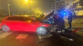 Kaza yapan otomobilde çıkan yangın söndürüldü