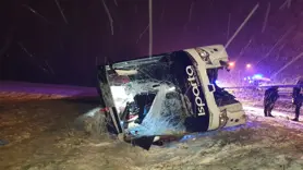 Yolcu otobüsü şarampole devrildi