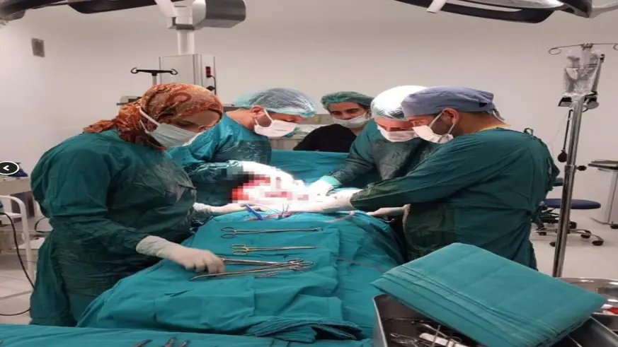 Karnından 35 santim boyutunda miyom çıkartıldı