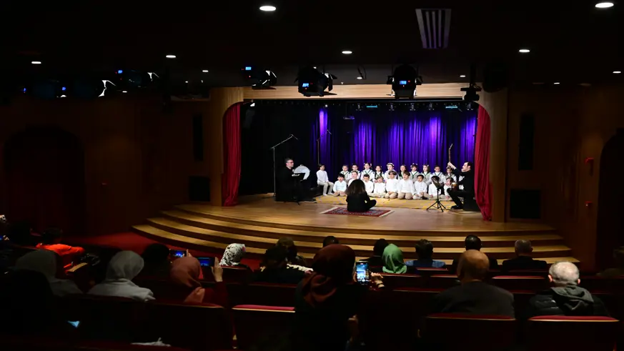 İlkokul öğrencileri huzurevi sakinlerine konser verdi