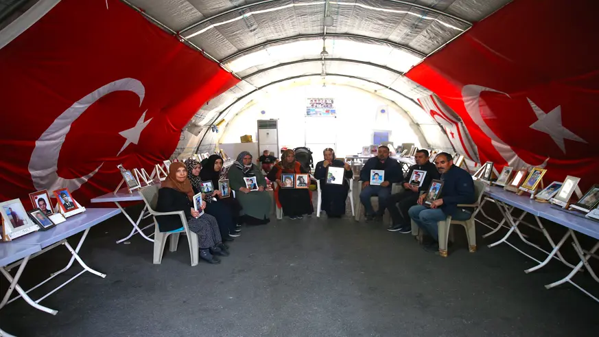 Ramazan Bayramı'nda evlatlarına kavuşmak istiyorlar