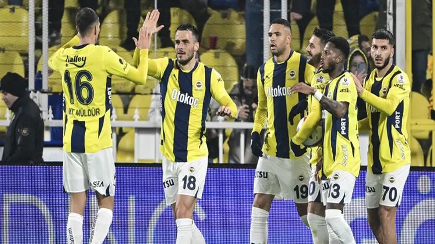 Fenerbahçe, puan farkını 4'e indirdi