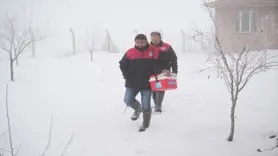 Ağır kış koşullarında hayvanların aşılarını aksatmıyorlar