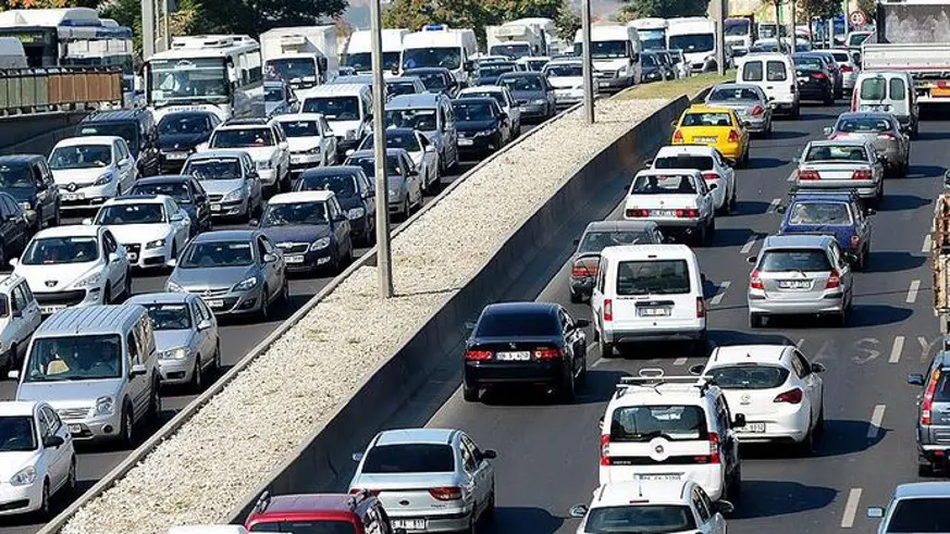 Otoyollardan 8,4 milyon araç geçti