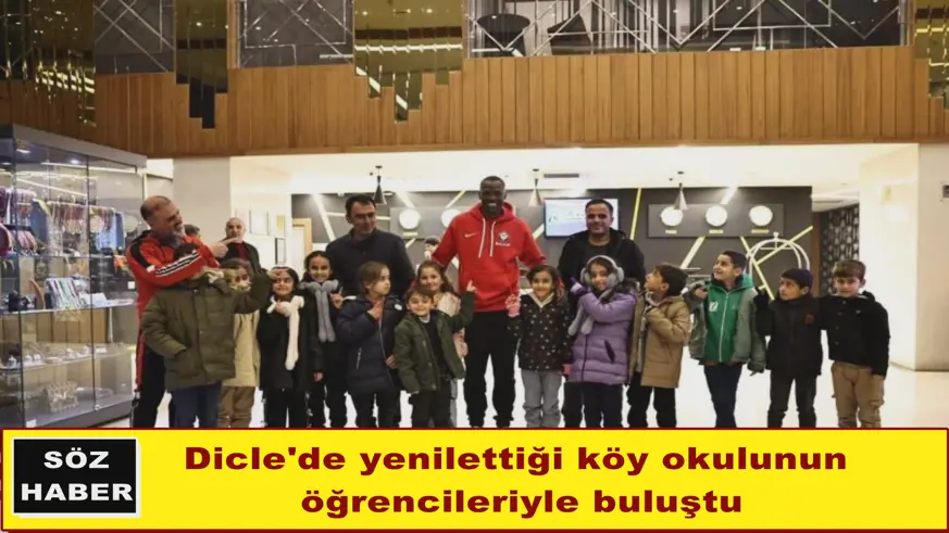 Dicle'de yenilettiği köy okulunun  öğrencileriyle buluştu